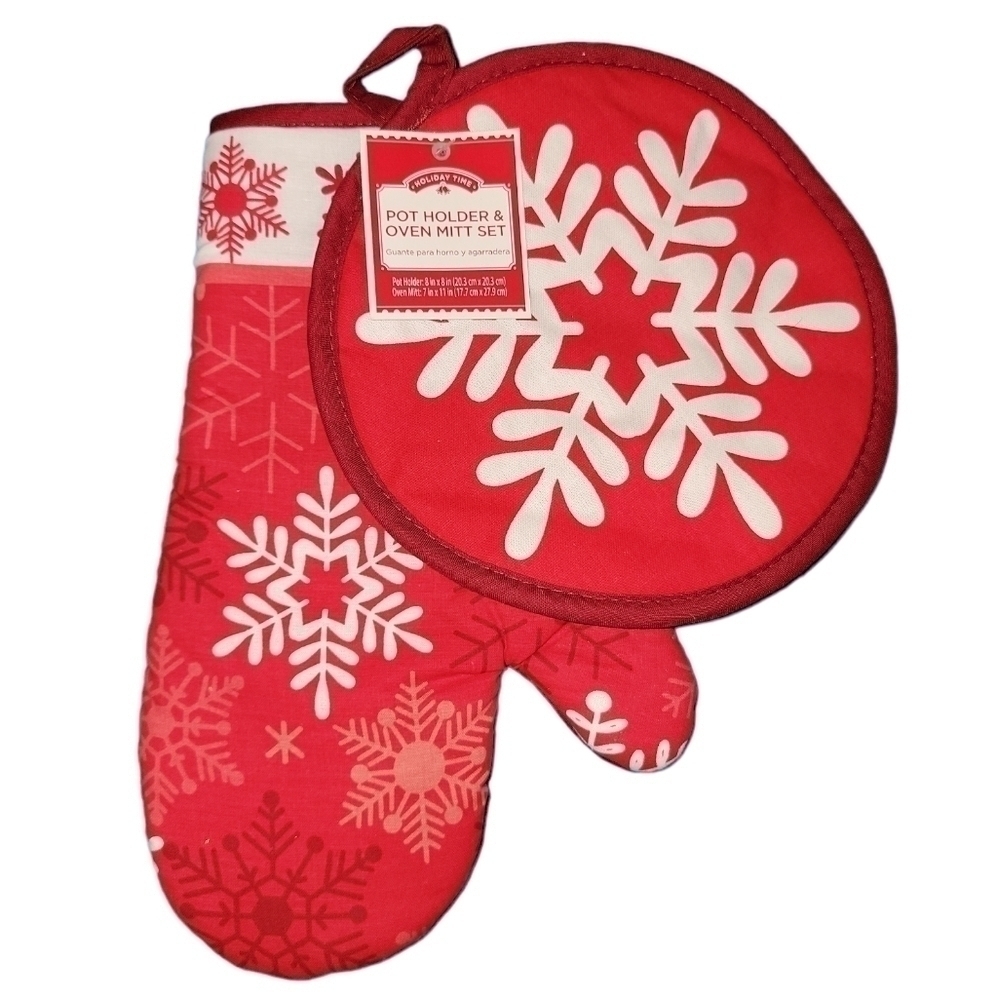 Holiday Time pot holder and oven mitt set. NWT Christmas. Kitchen Red and White